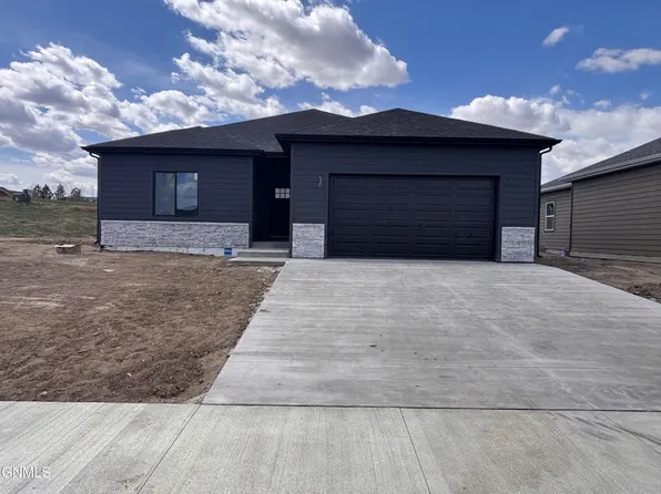1203 Tara Ln SW, Watford City, ND 58854