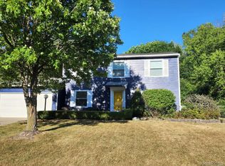 1811 Henbert Rd, West Bloomfield, MI 48324