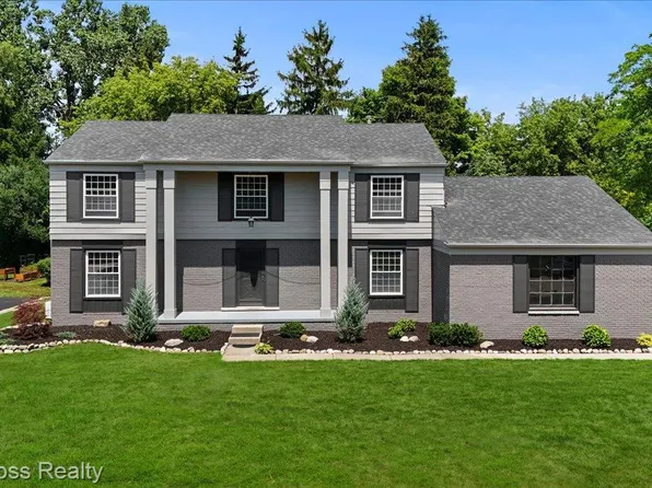 655 S Spinningwheel Ln, Bloomfield Hills, MI 48304