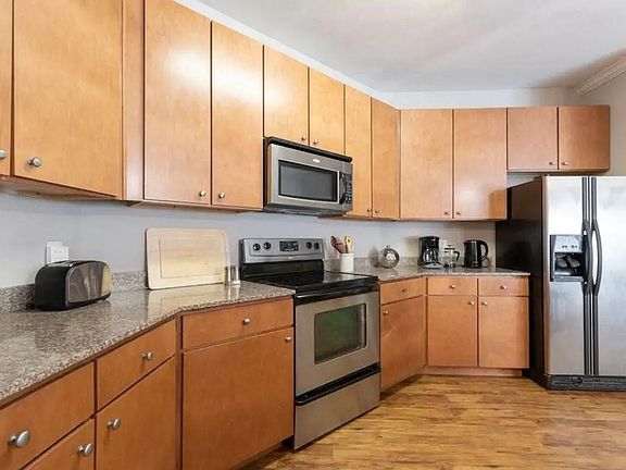 5th image of 2502 Leon St APT 209