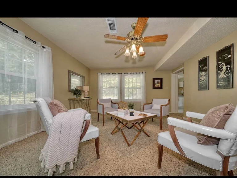 1379 Bridle Path Ln — Photo 11