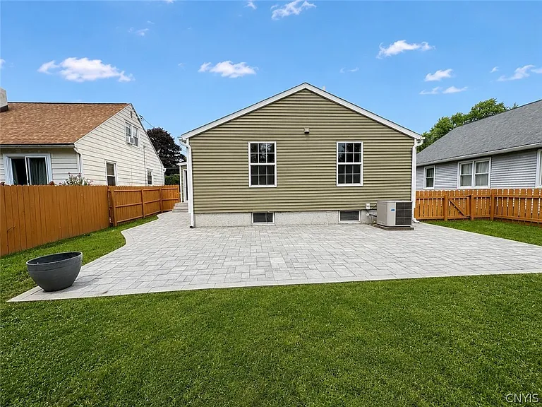 203 Newcastle Rd — Photo 2
