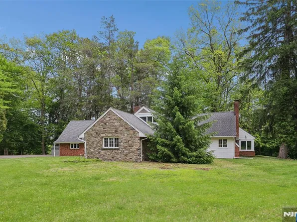 25 Carnot Avenue, Woodcliff Lake, NJ 07677