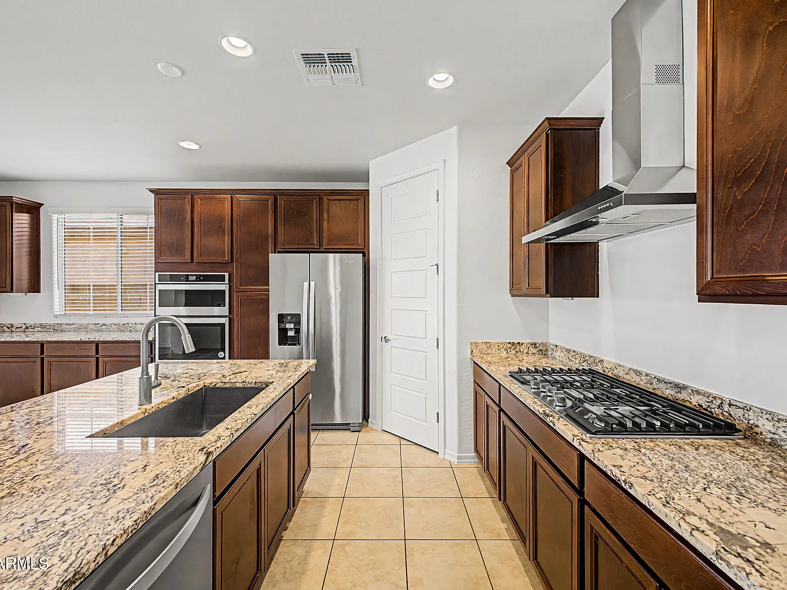 4 bed, 2.0 bath, 2184 sqft, $2,499 — Photo 4