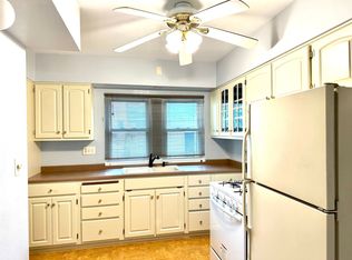 2320 E 2nd St #1, Duluth, MN 55812