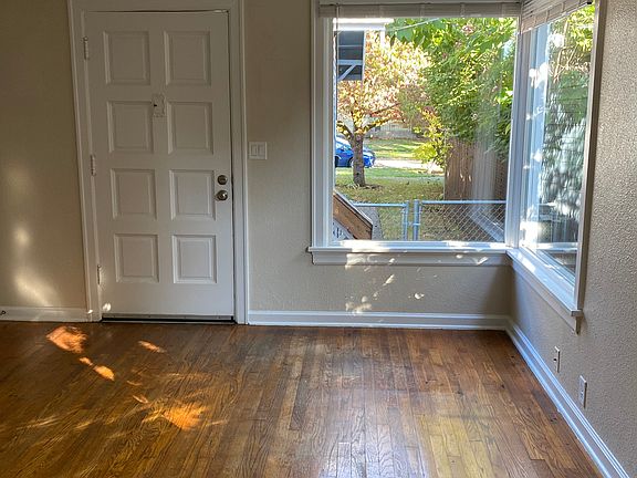 3rd image of 1035 1/2 16th St NE
