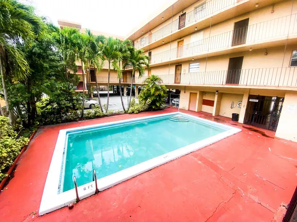 1085 W 68 #207, Hialeah, FL 33014