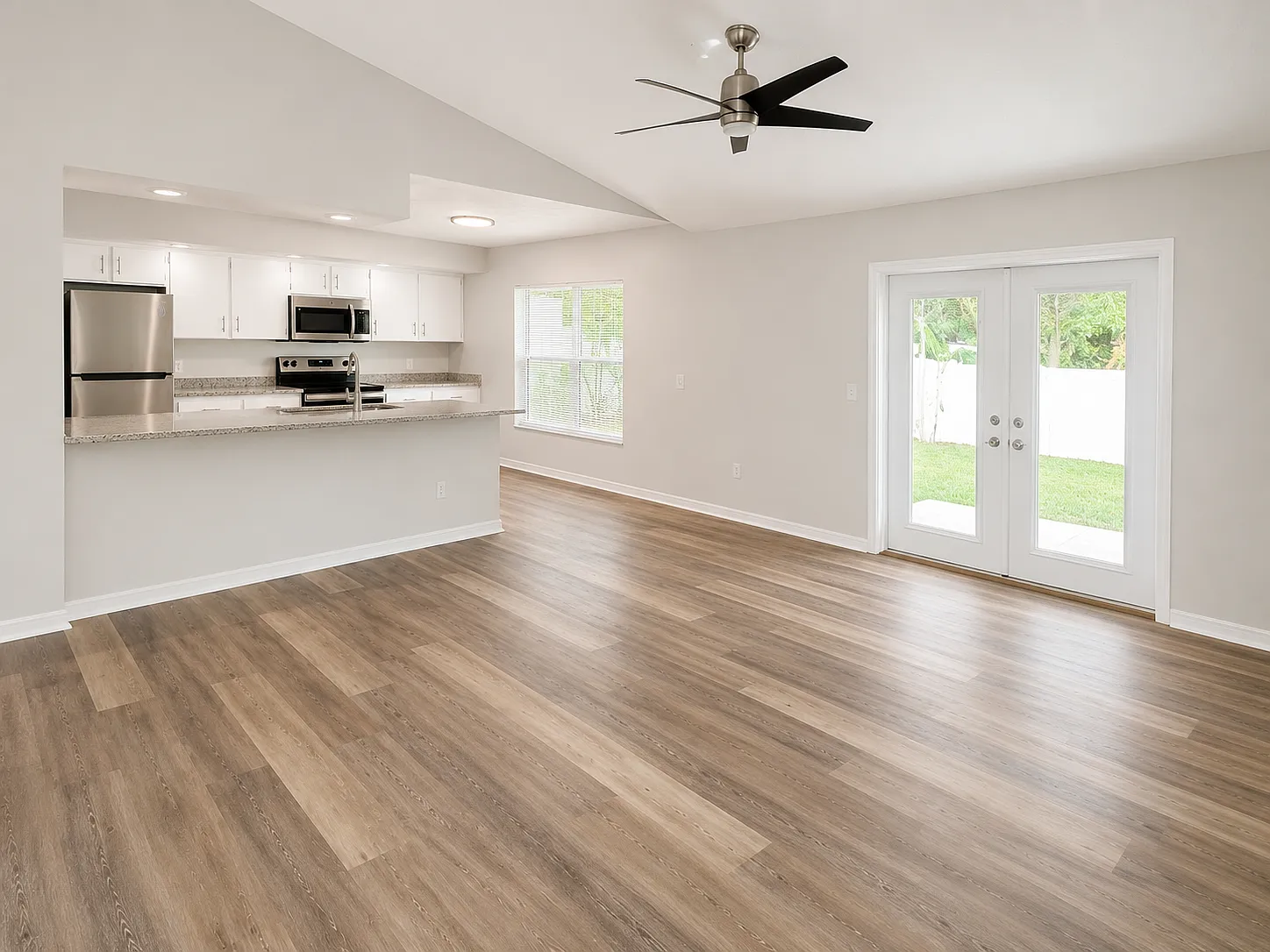3 bed, 1210 sqft, $1,675 — Photo 2