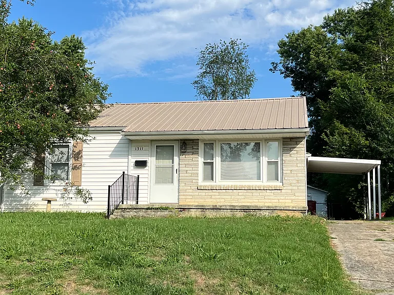 1311 E Holston Ave — Photo 3
