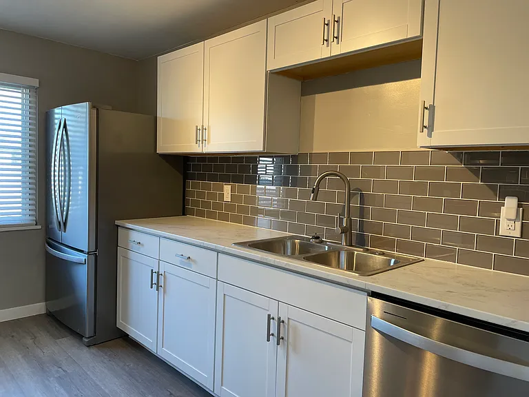 891 S Harris Ave — Photo 8