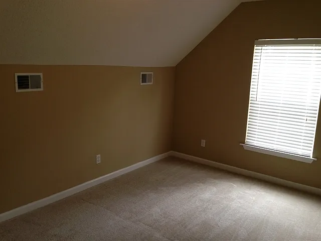 325 Mill Pond Rd — Photo 6