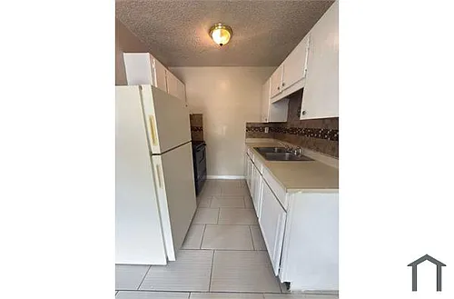 2226 Leo Dr #D Photo 1