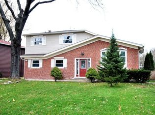 1922 E Camp McDonald Rd, Mount Prospect, IL 60056