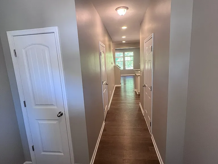 312 Irving Way — Photo 4
