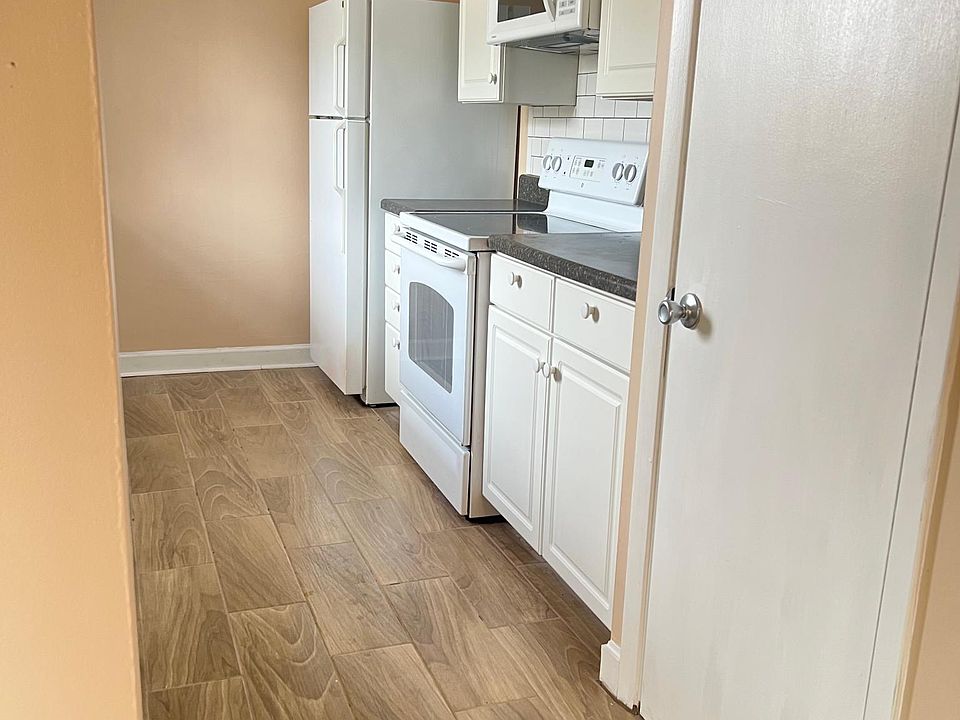 1st image of 210 Dublin Dr