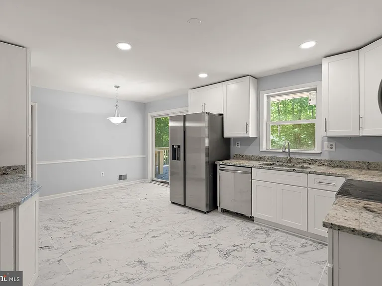 9409 Croom Acres Dr — Photo 16