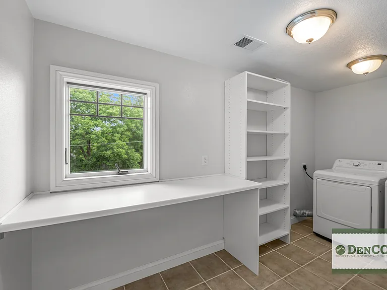 1401 S Clarkson St — Photo 22