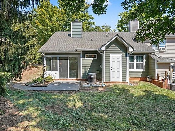 3rd image of 2800 Shadowbrook Ln