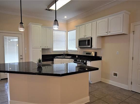 5th image of 3419 Cove Ct