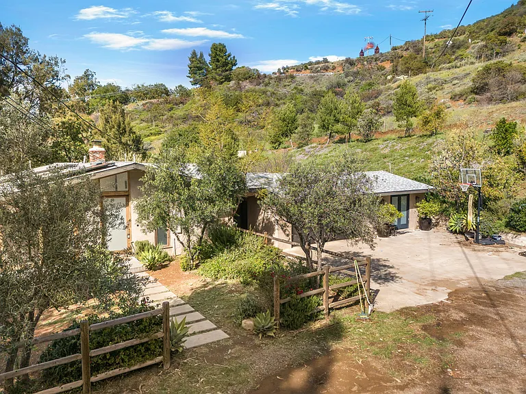 11345 Pacific View Dr — Photo 57