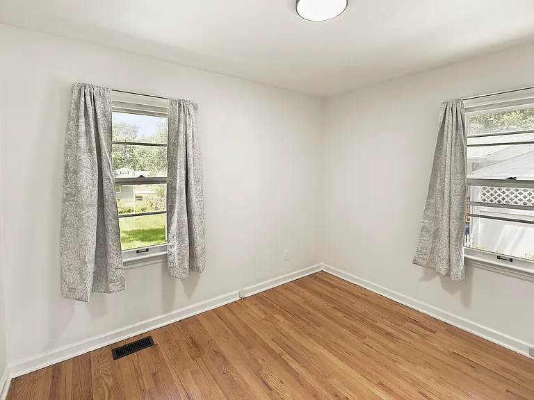 135 Saint Maurice Ln — Photo 14