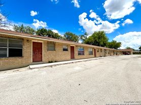 643 W Summit Ave, San Antonio, TX