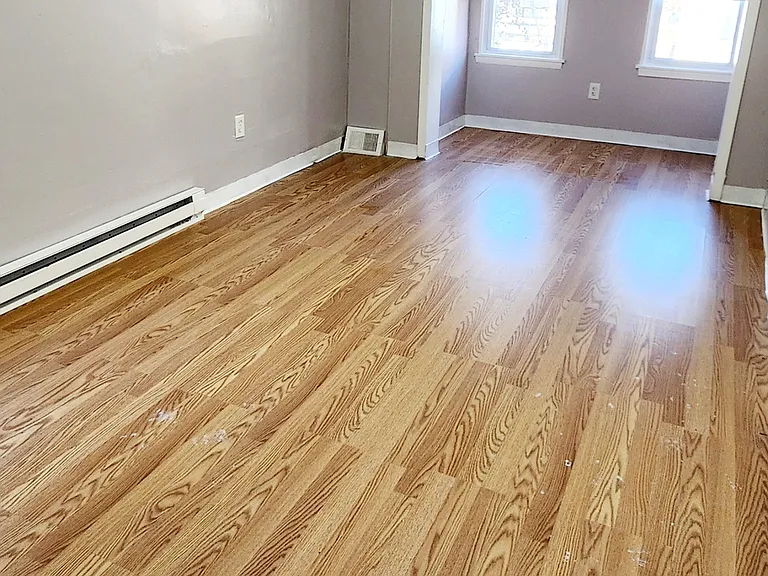 725 W Huntingdon St — Photo 2