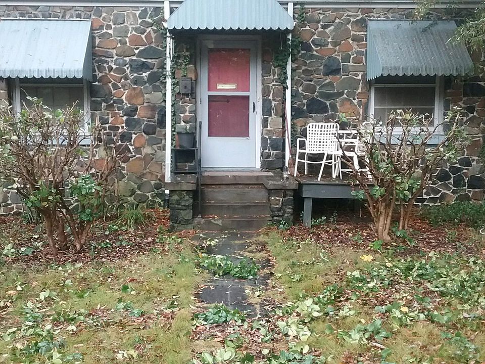 1st image of 207 Mimosa Dr