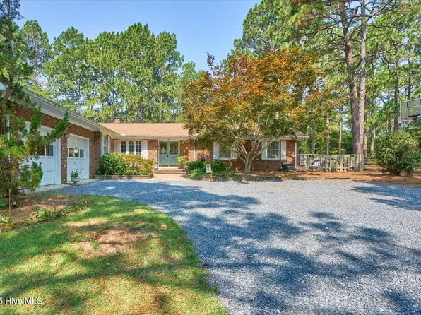 135 Pine Ridge Drive, Whispering Pines, NC 28327