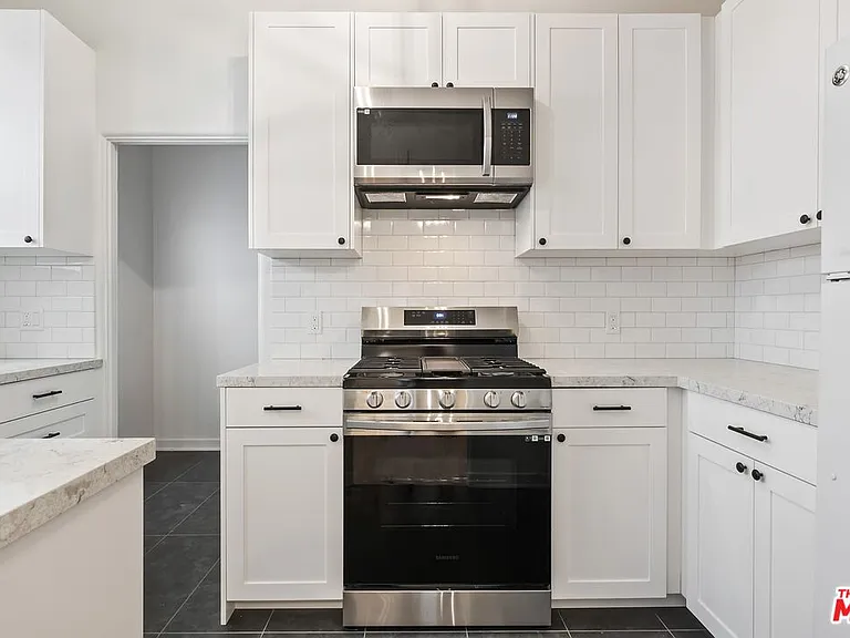 1142 S Clark Dr #4 — Photo 8