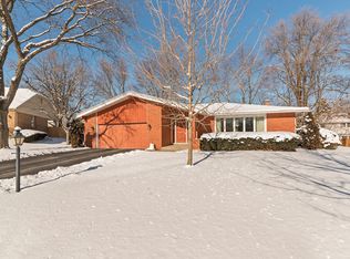 8105 Woodcreek Ct, Downers Grove, IL 60516