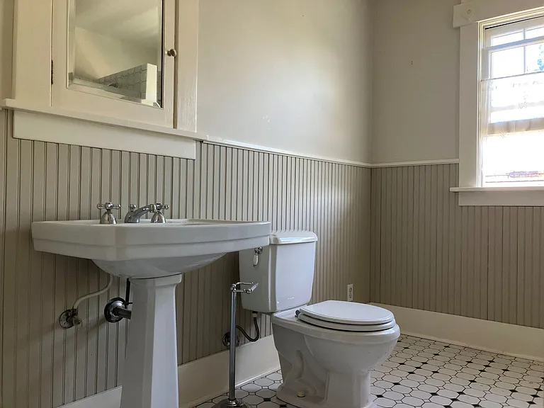 Full Bathroom Upstairs