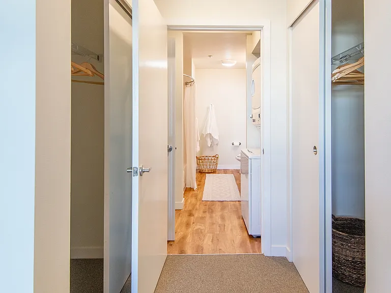 Dwell At Kent Station Apartments — Photo 27