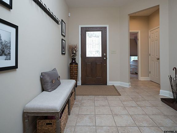 3rd image of 33 Buckingham Ln