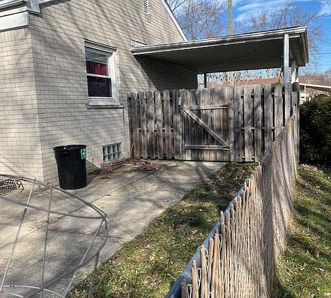 3rd image of 32391 Loomis Dr
