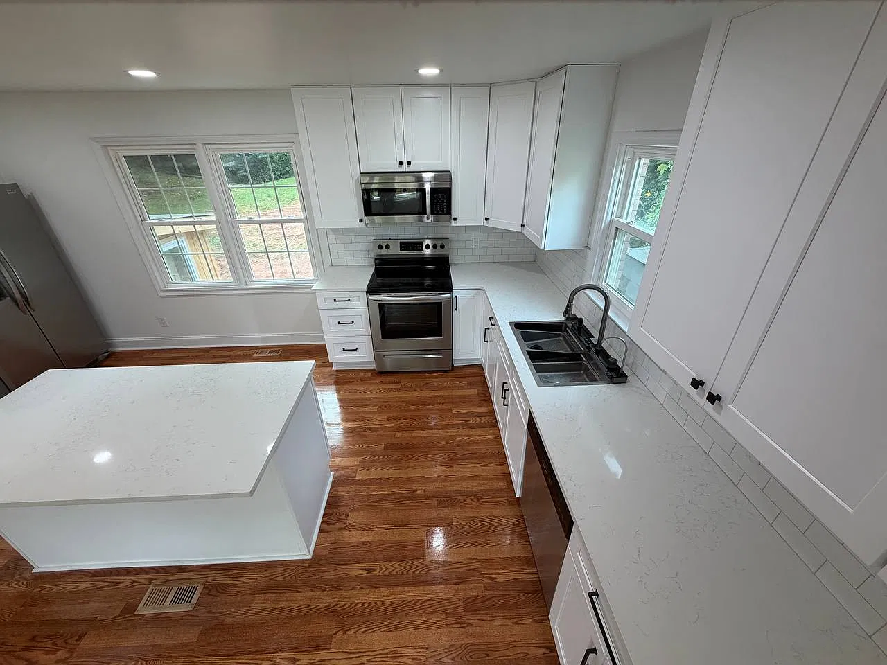 3 bed, 1585 sqft, $2,800 — Photo 3