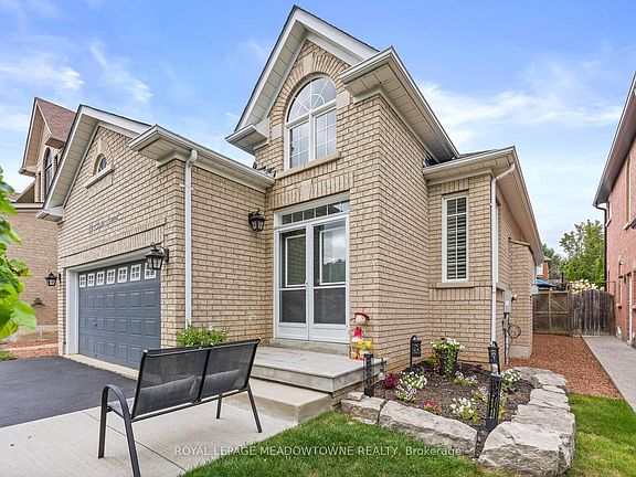 2nd image of 69 Chaplin Cres
