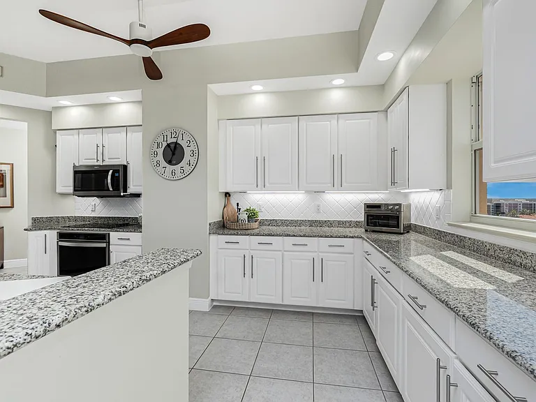 3313 Sunset Key Cir #701 — Photo 22