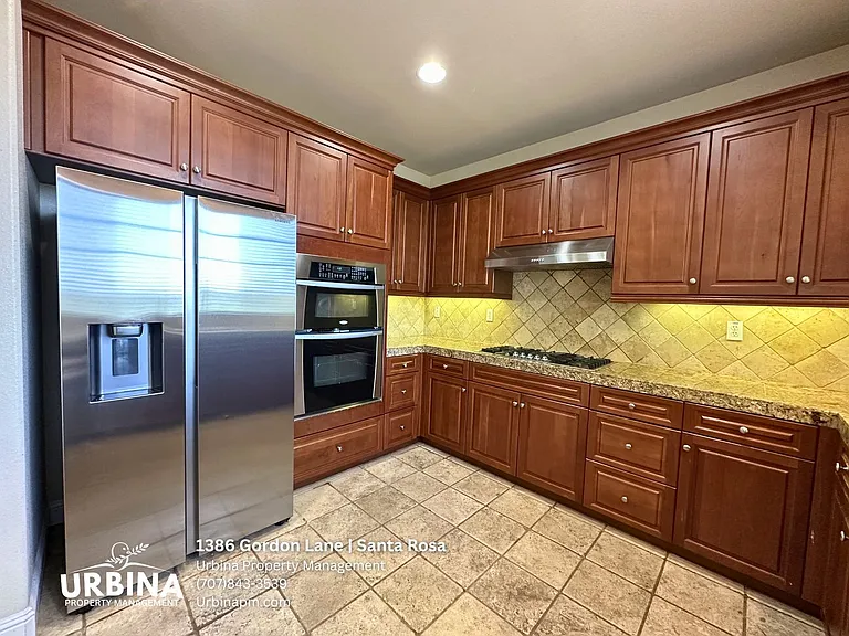 1386 Gordon Ln — Photo 9