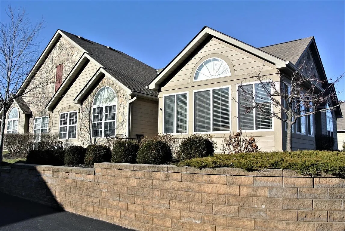 2110 Valentina Ln photo 1