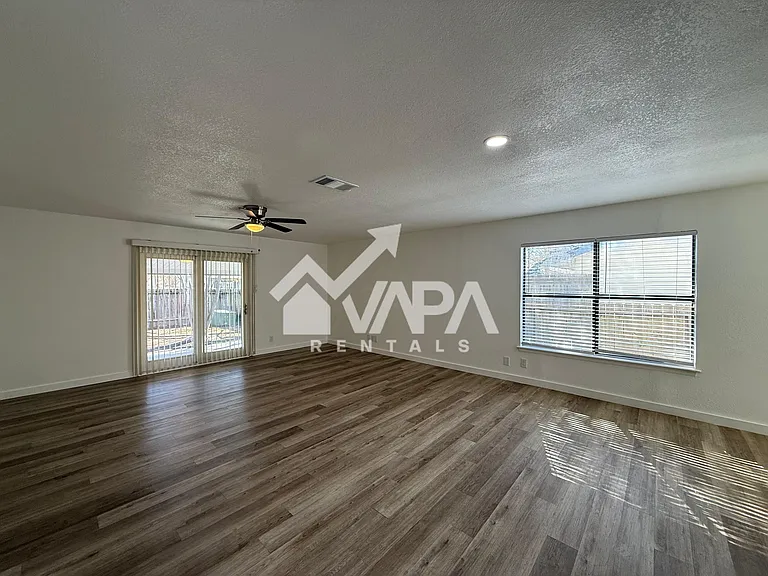 7106 Sunlit Trail Dr — Photo 10