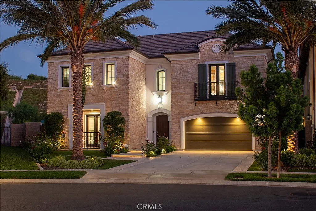 5 bed, 5.5 bath, 5660 sqft, $20,000 — Photo 2