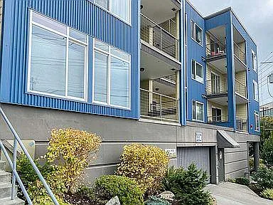 500 Elliott Ave W — Photo 2