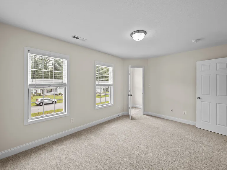 203 Macdonald Blvd — Photo 27