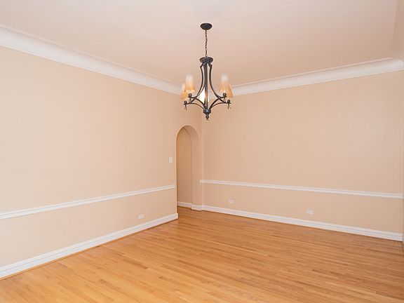 5th image of 1529 W Pratt Blvd APT 1W
