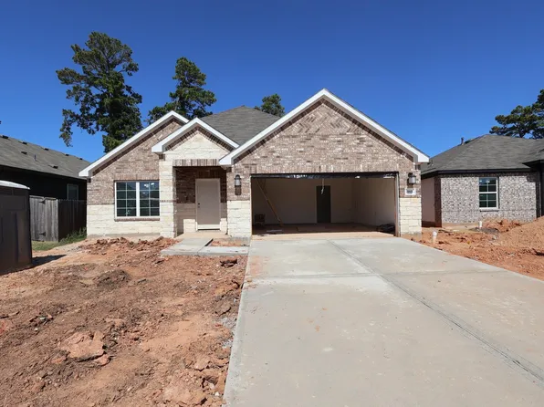 985 Garden Path Dr, Willis, TX 77378