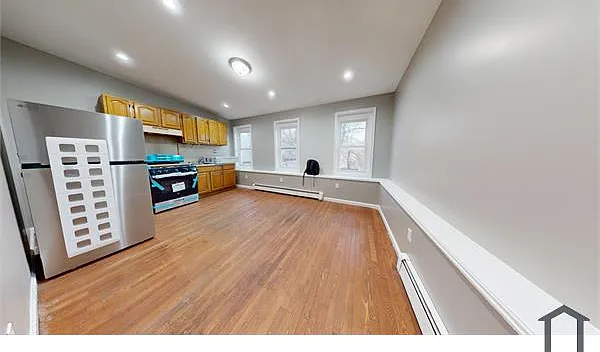 434 Port Richmond Ave #2R — Photo 2
