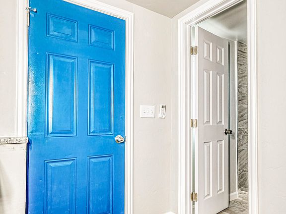 4th image of 3622 Douglas Ave #6