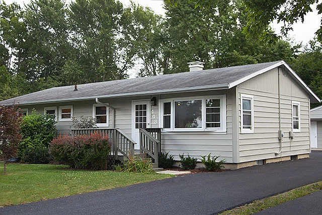 448 Davis Rd photo 1