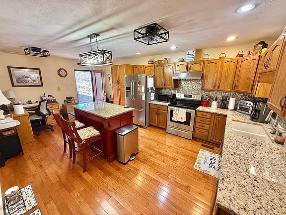 3rd image of 468 Lochmere Dr